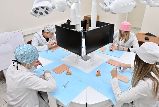 Обучение студентов Пироговском университете 