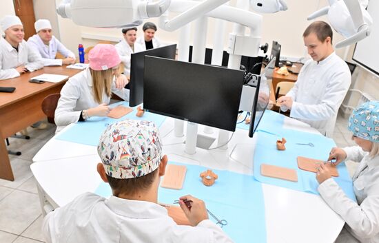 Обучение студентов Пироговском университете 