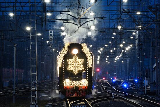 Поезд Деда Мороза проехал по МЦК