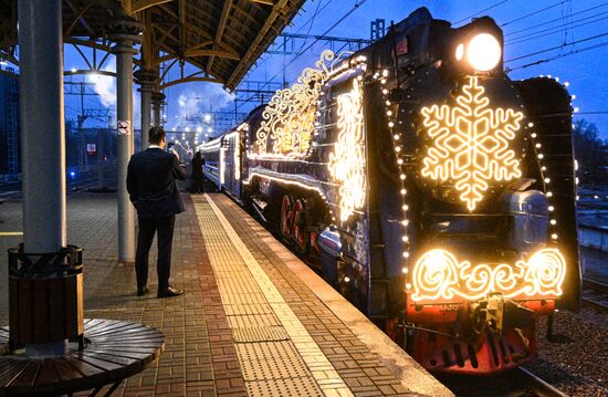 Поезд Деда Мороза проехал по МЦК
