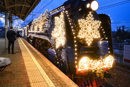 Поезд Деда Мороза проехал по МЦК