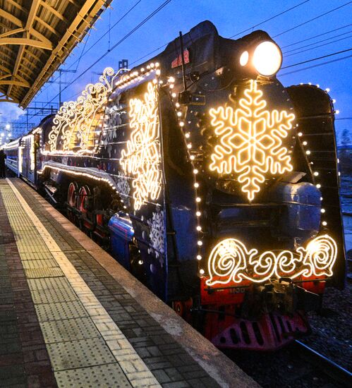 Поезд Деда Мороза проехал по МЦК