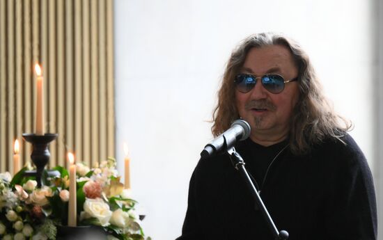 Прощание с телеведущим Юрием Николаевым