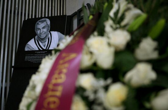 Прощание с телеведущим Юрием Николаевым