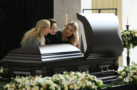 Прощание с телеведущим Юрием Николаевым