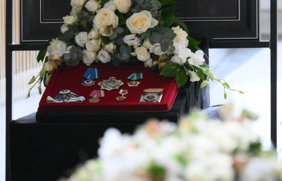 Прощание с телеведущим Юрием Николаевым