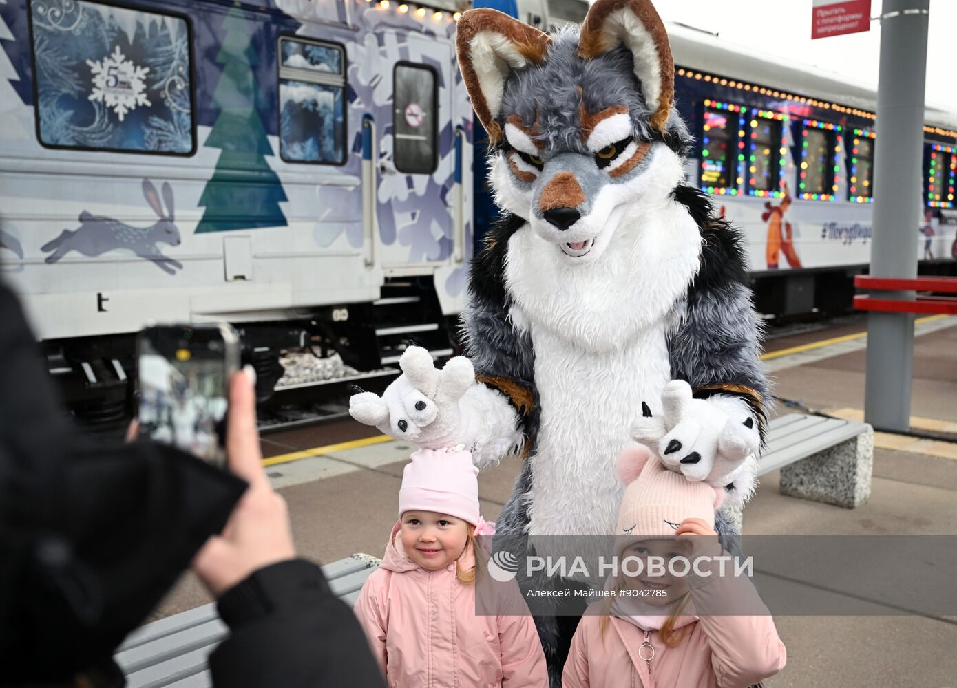Отправление поезда Деда Мороза из Великого Устюга