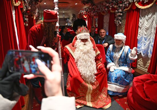 Отправление поезда Деда Мороза из Великого Устюга