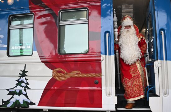 Отправление поезда Деда Мороза из Великого Устюга
