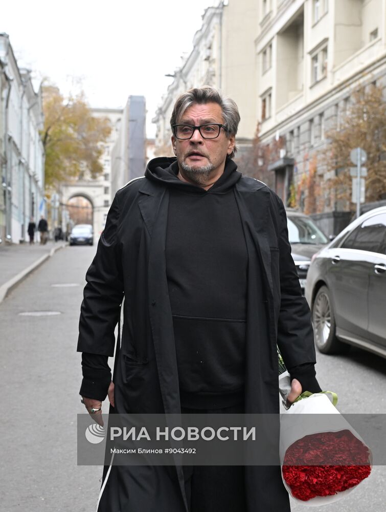 Открытие мемориальной доски Е. Еланской и В. Коршунову в Москве