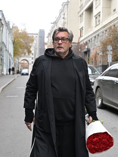 Открытие мемориальной доски Е. Еланской и В. Коршунову в Москве