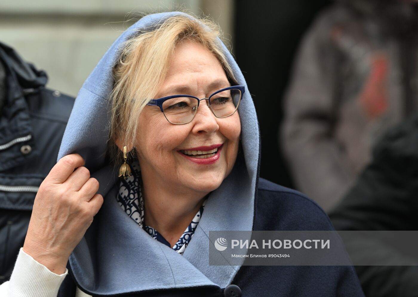 Открытие мемориальной доски Е. Еланской и В. Коршунову в Москве