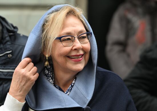 Открытие мемориальной доски Е. Еланской и В. Коршунову в Москве