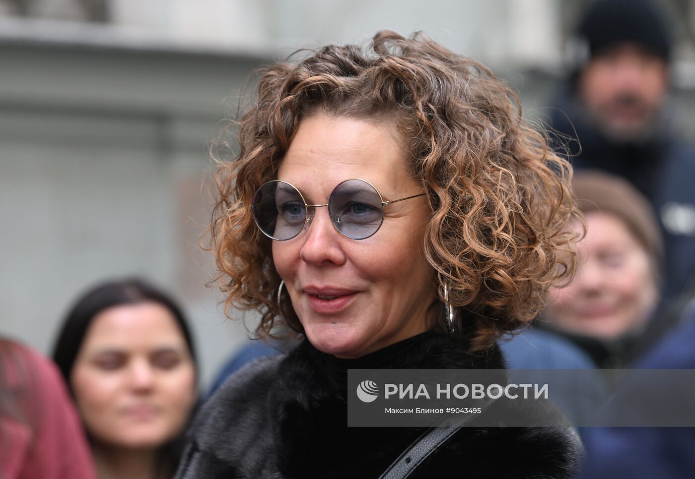 Открытие мемориальной доски Е. Еланской и В. Коршунову в Москве