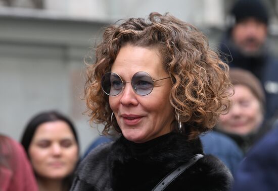 Открытие мемориальной доски Е. Еланской и В. Коршунову в Москве