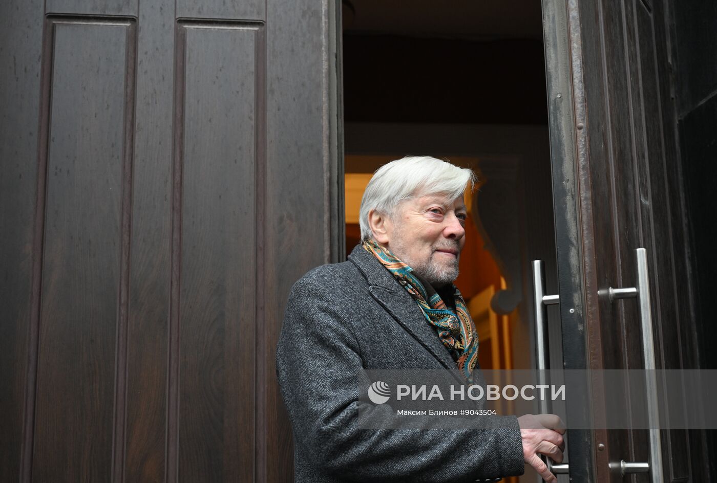 Открытие мемориальной доски Е. Еланской и В. Коршунову в Москве