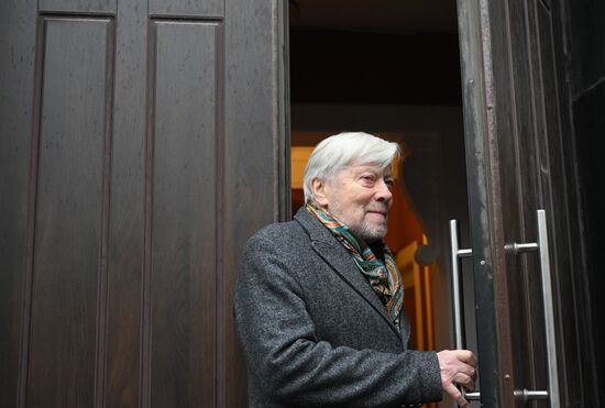 Открытие мемориальной доски Е. Еланской и В. Коршунову в Москве