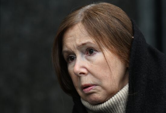 Открытие мемориальной доски Е. Еланской и В. Коршунову в Москве