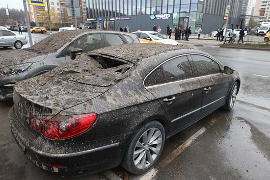 Обрушение конструкции демонтируемого горнолыжного комплекса на проезжую часть в Красногорске