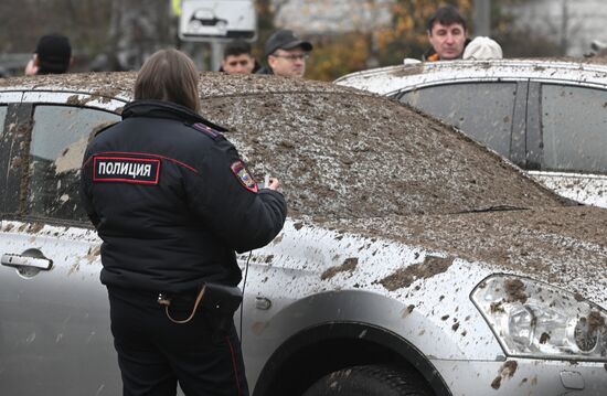 Обрушение конструкции демонтируемого горнолыжного комплекса на проезжую часть в Красногорске