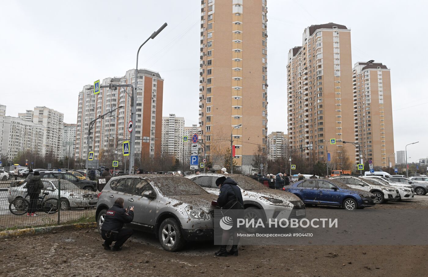 Обрушение конструкции демонтируемого горнолыжного комплекса на проезжую часть в Красногорске