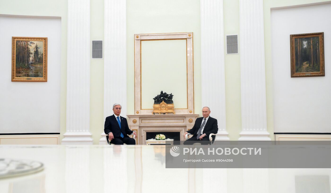 Президент Владимир Путин провел переговоры с президентом Казахстана Касым-Жомартом Токаевым
