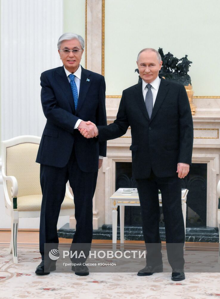 Президент Владимир Путин провел переговоры с президентом Казахстана Касым-Жомартом Токаевым