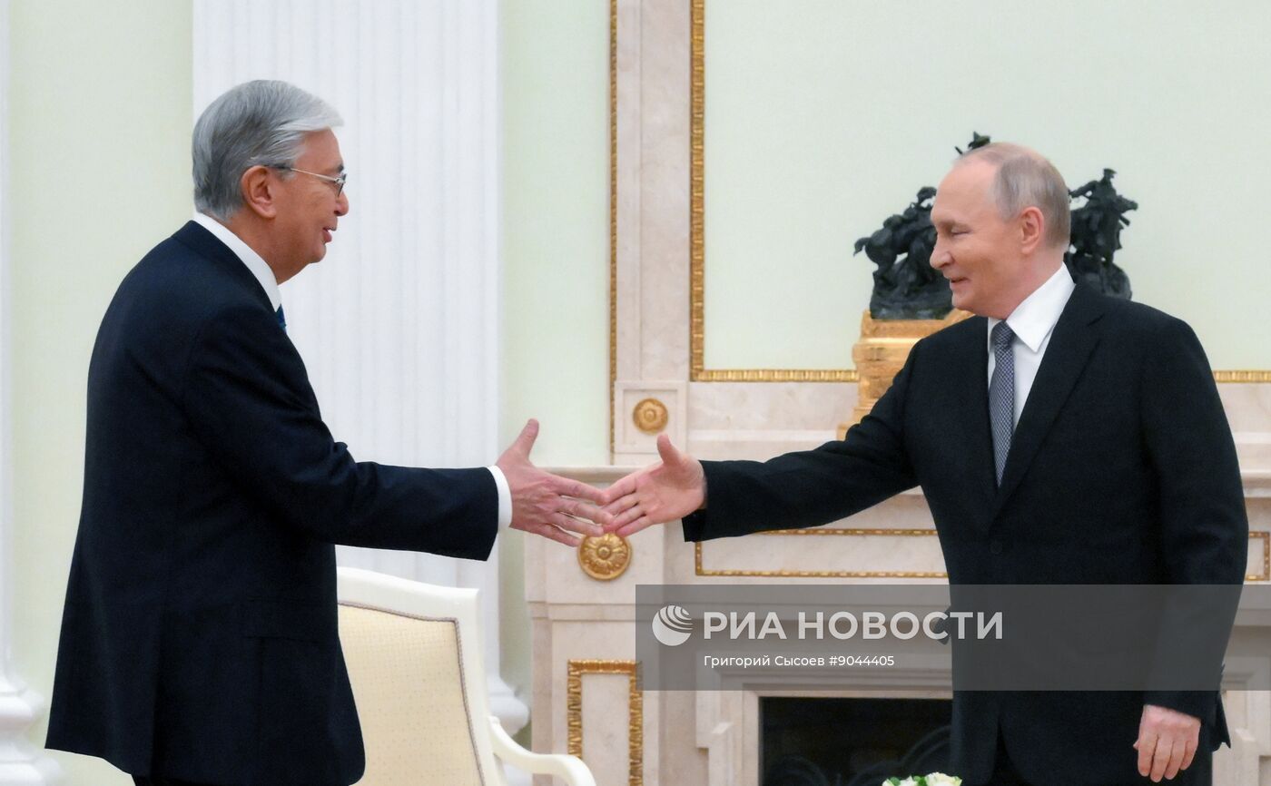 Президент Владимир Путин провел переговоры с президентом Казахстана Касым-Жомартом Токаевым