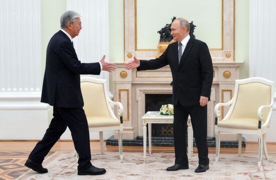 Президент Владимир Путин провел переговоры с президентом Казахстана Касым-Жомартом Токаевым