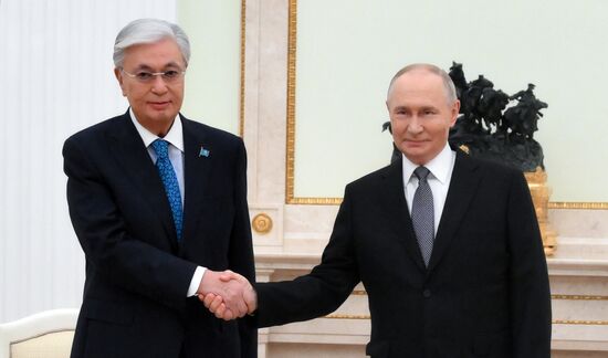 Президент Владимир Путин провел переговоры с президентом Казахстана Касым-Жомартом Токаевым