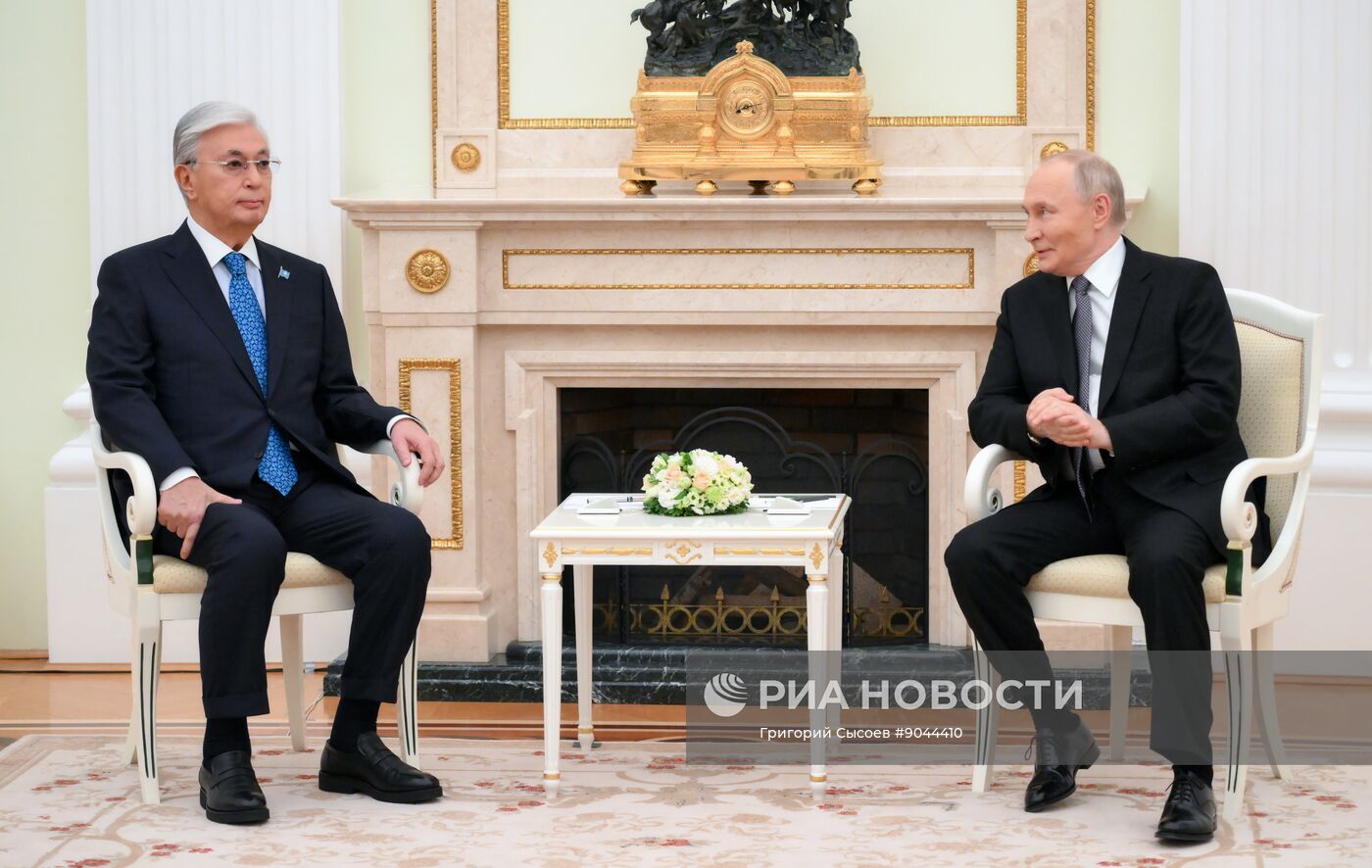Президент Владимир Путин провел переговоры с президентом Казахстана Касым-Жомартом Токаевым