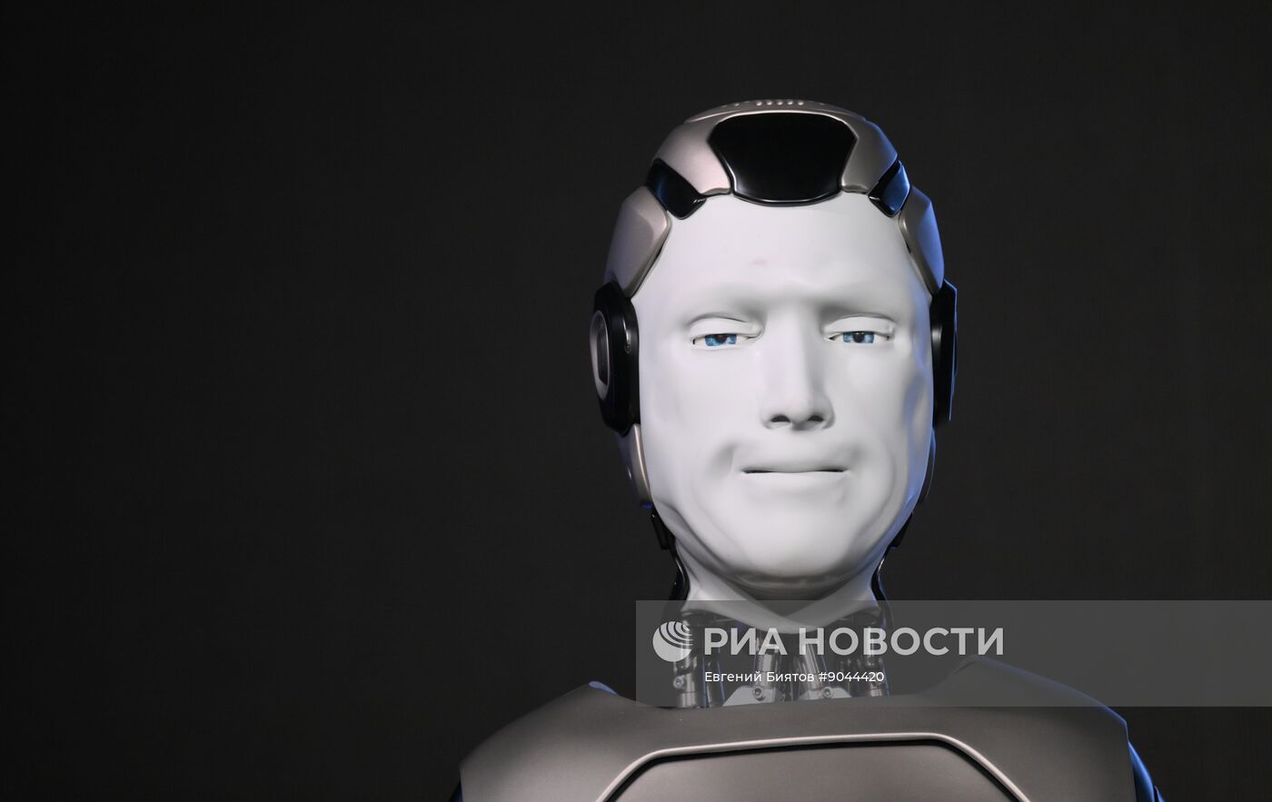 Презентация первого российского антропоморфного робота с ИИ