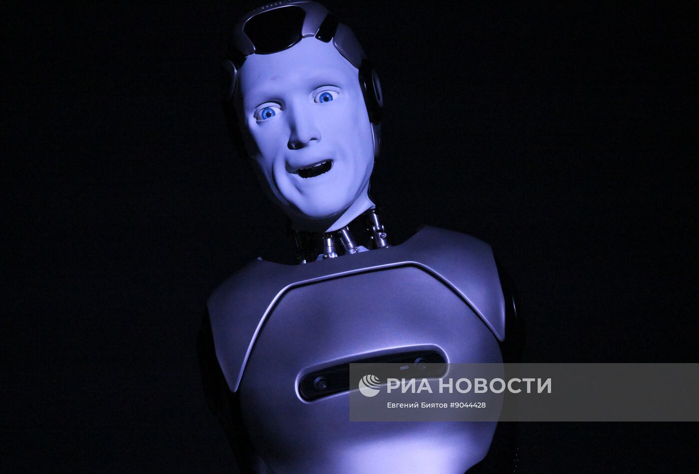 Презентация первого российского антропоморфного робота с ИИ