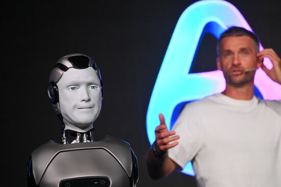 Презентация первого российского антропоморфного робота с ИИ
