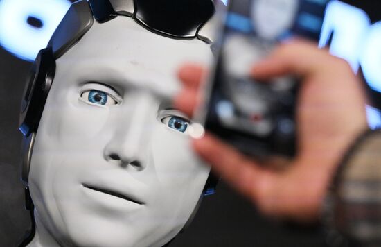 Презентация первого российского антропоморфного робота с ИИ