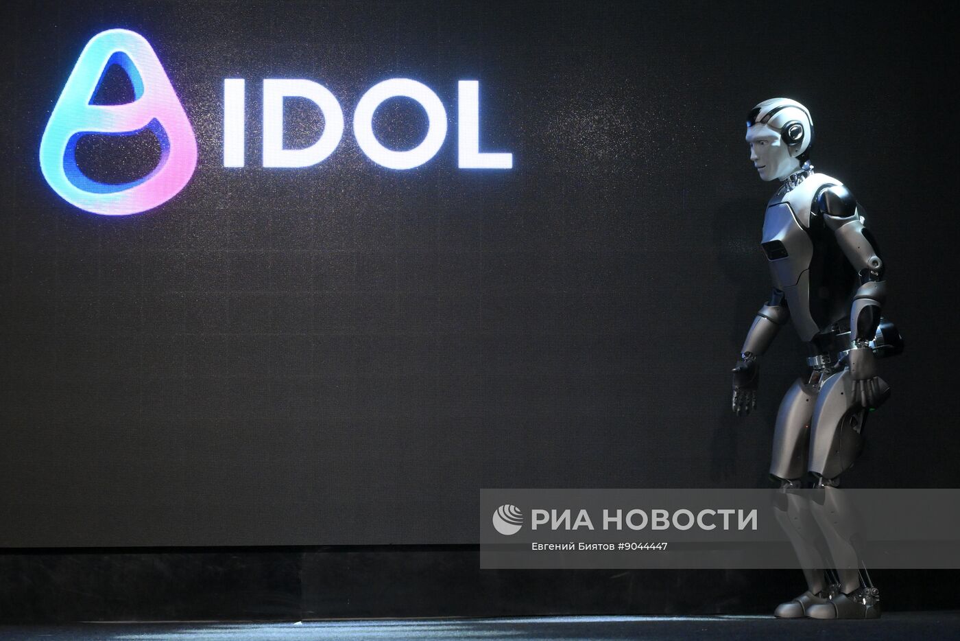 Презентация первого российского антропоморфного робота с ИИ