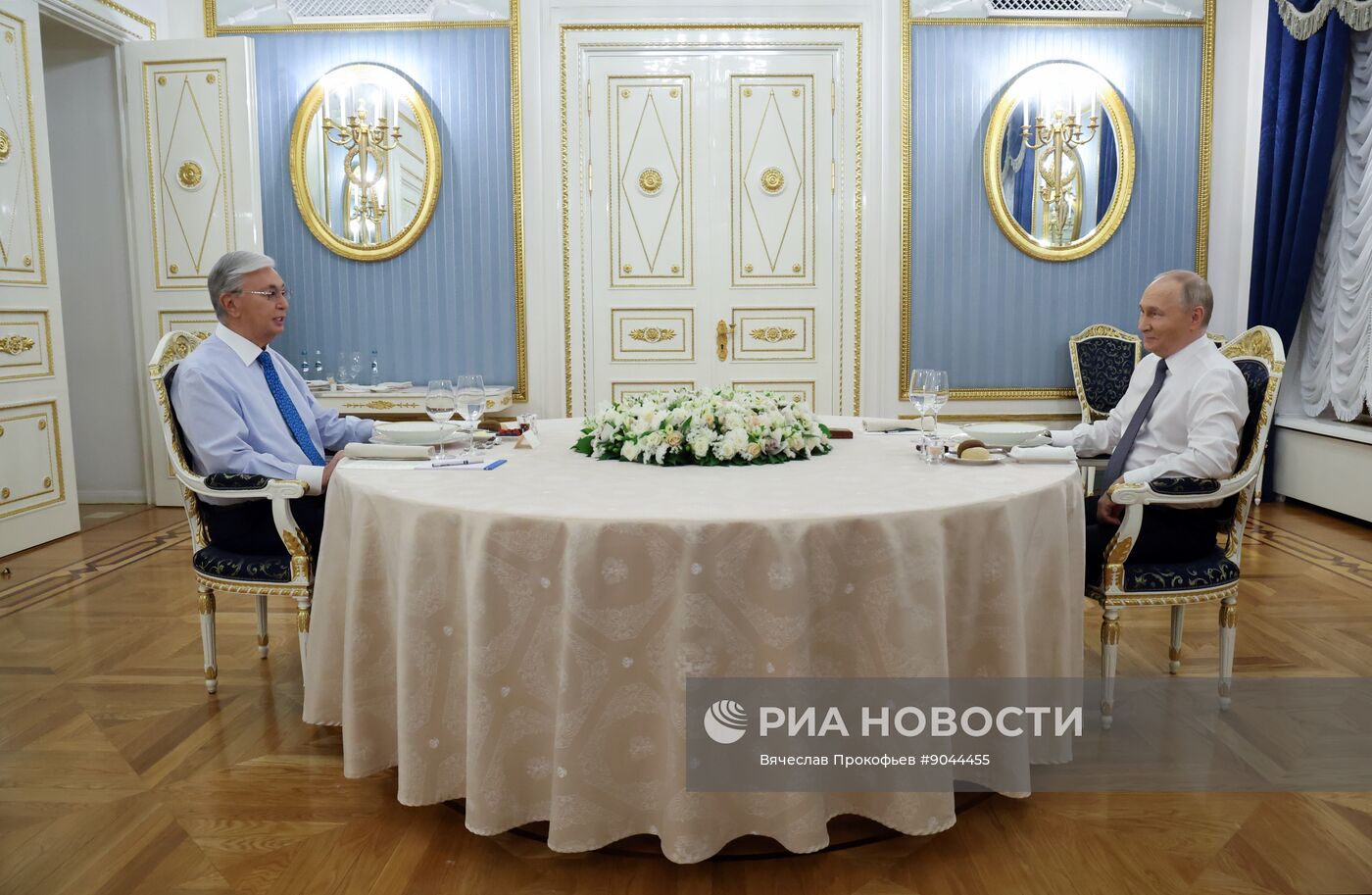 Президент Владимир Путин провел переговоры с президентом Казахстана Касым-Жомартом Токаевым