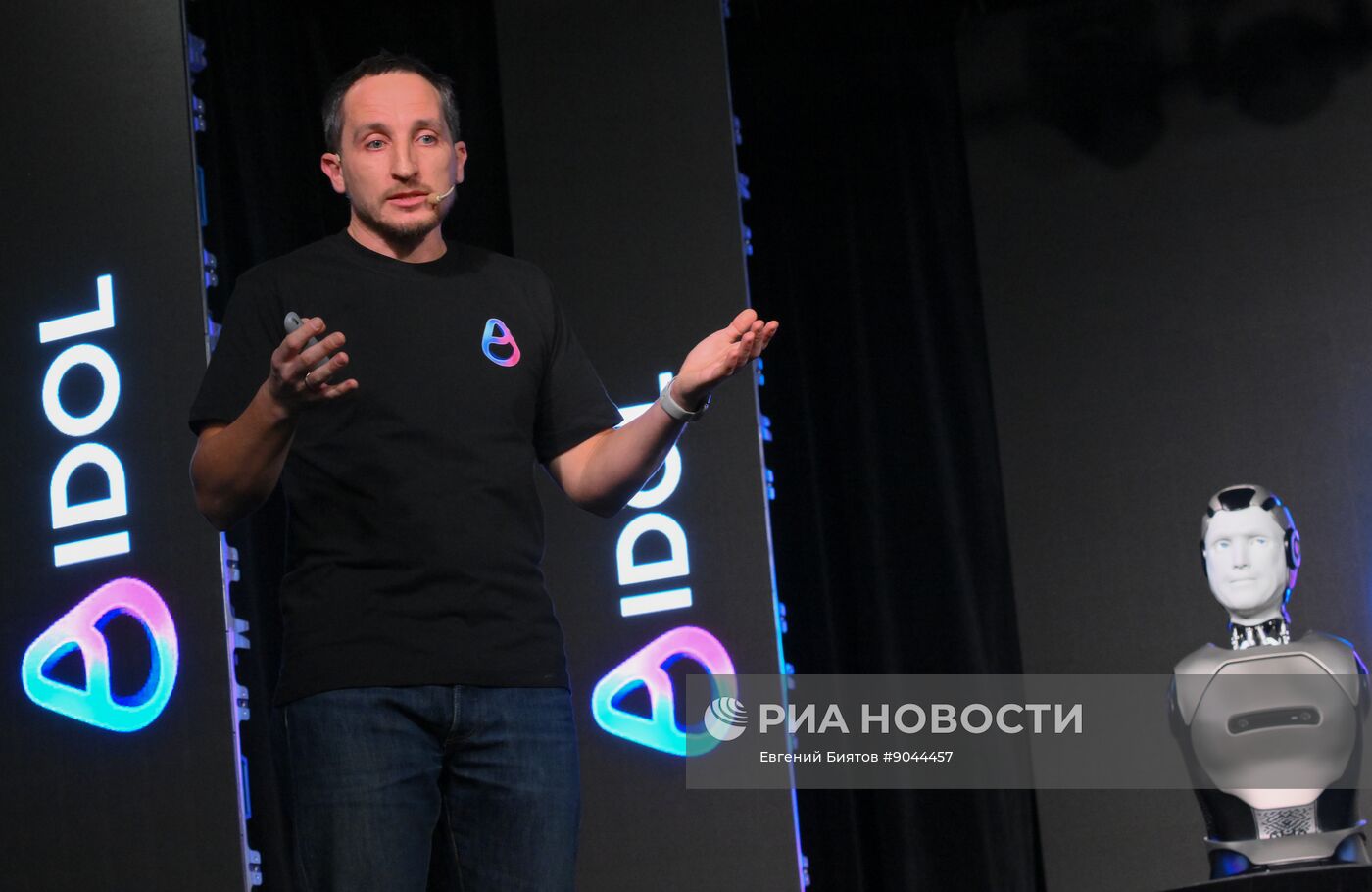 Презентация первого российского антропоморфного робота с ИИ
