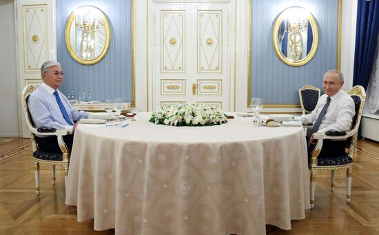 Президент Владимир Путин провел переговоры с президентом Казахстана Касым-Жомартом Токаевым