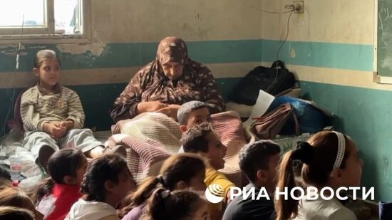 Школы в Газе приютили беженцев, но не могут принимать учеников.
