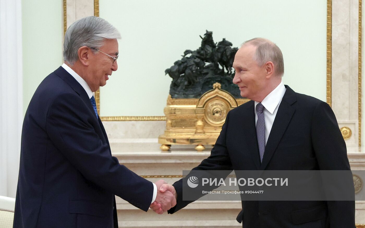 Президент Владимир Путин провел переговоры с президентом Казахстана Касым-Жомартом Токаевым