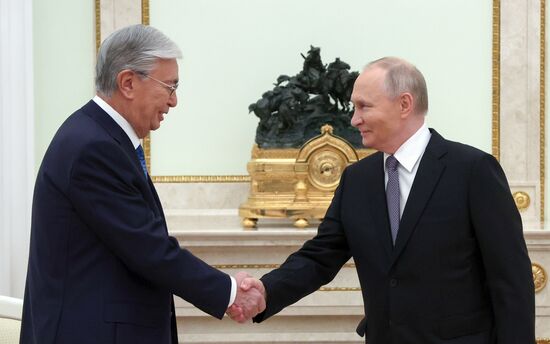 Президент Владимир Путин провел переговоры с президентом Казахстана Касым-Жомартом Токаевым
