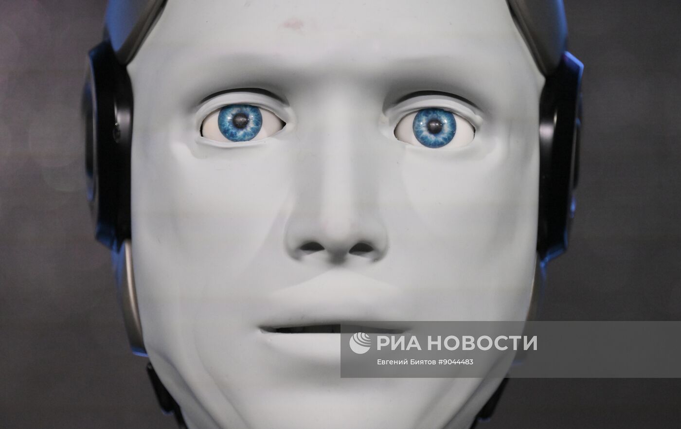 Презентация первого российского антропоморфного робота с ИИ