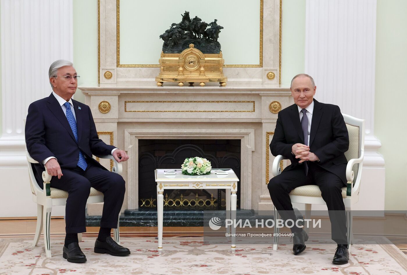 Президент Владимир Путин провел переговоры с президентом Казахстана Касым-Жомартом Токаевым