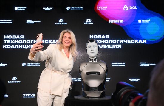 Презентация первого российского антропоморфного робота с ИИ