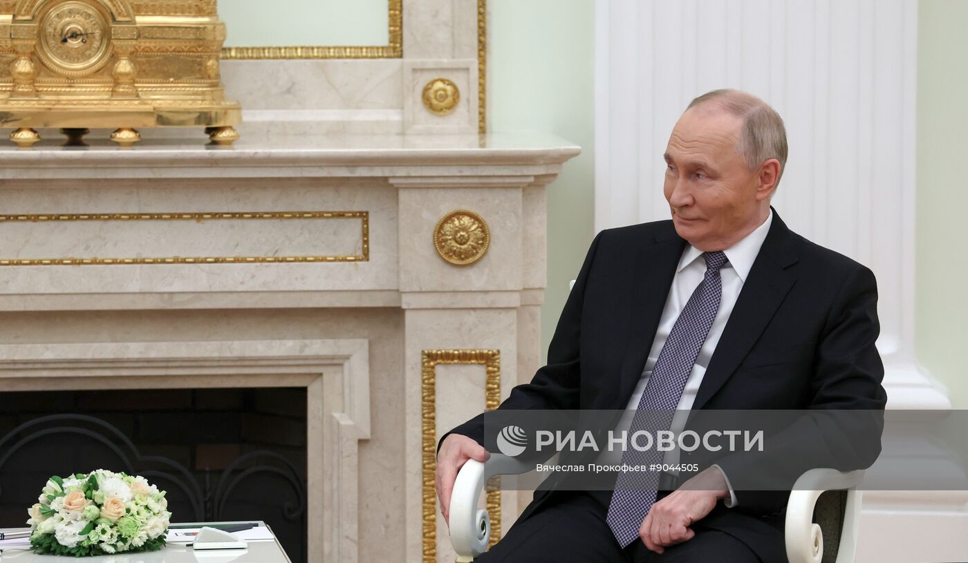 Президент Владимир Путин провел переговоры с президентом Казахстана Касым-Жомартом Токаевым