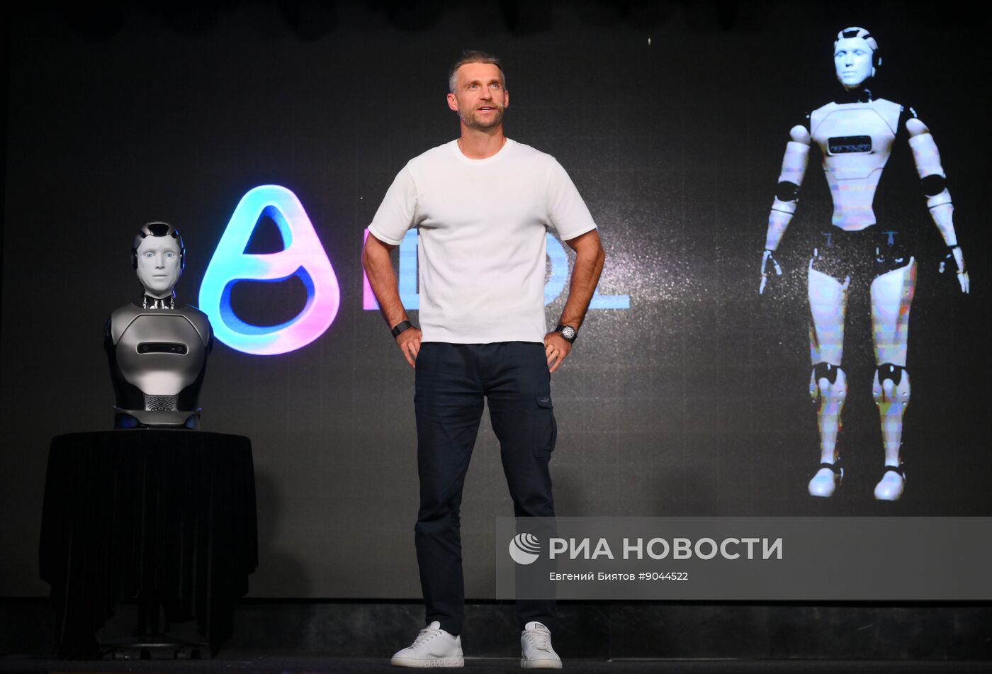 Презентация первого российского антропоморфного робота с ИИ