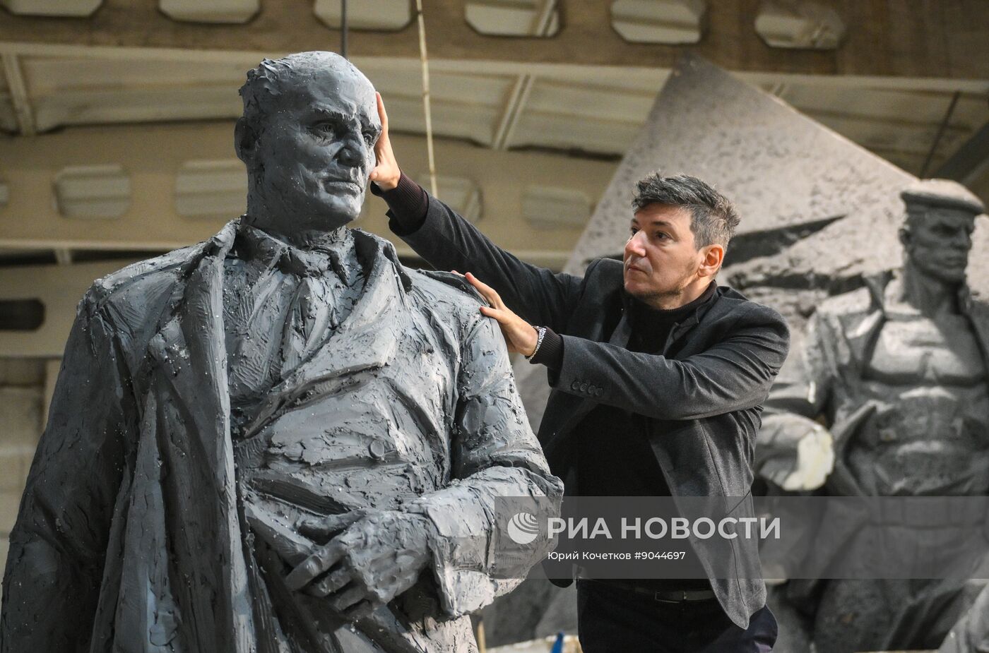 Создание памятника Герою России разведчику Алексею Ботяну в Москве