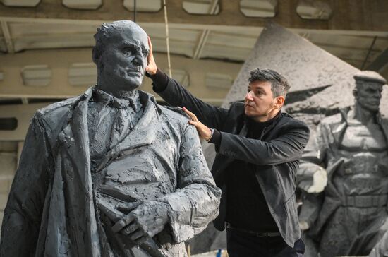 Создание памятника Герою России разведчику Алексею Ботяну в Москве