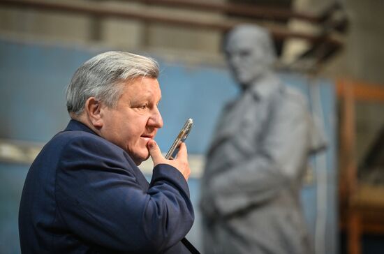 Создание памятника Герою России разведчику Алексею Ботяну в Москве